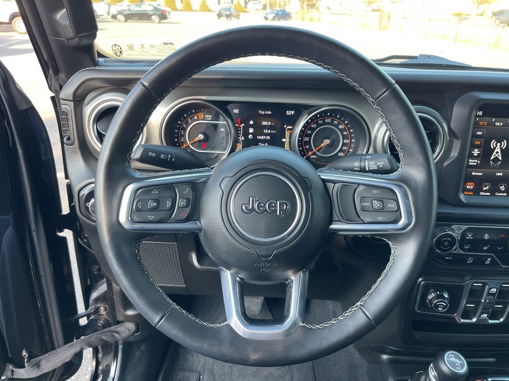 Used 2022 Jeep Gladiator Overland w/ Cold Weather Group image 17