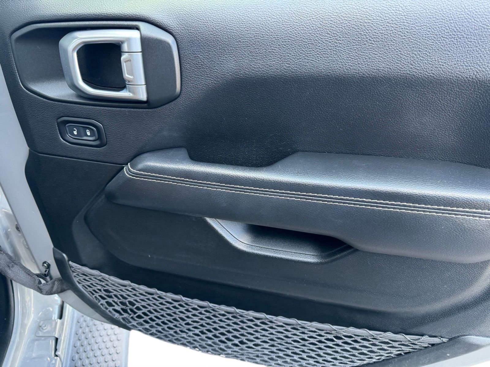 Used 2022 Jeep Wrangler Unlimited Sahara w/ Dual Top Group AWD/4WD image 15