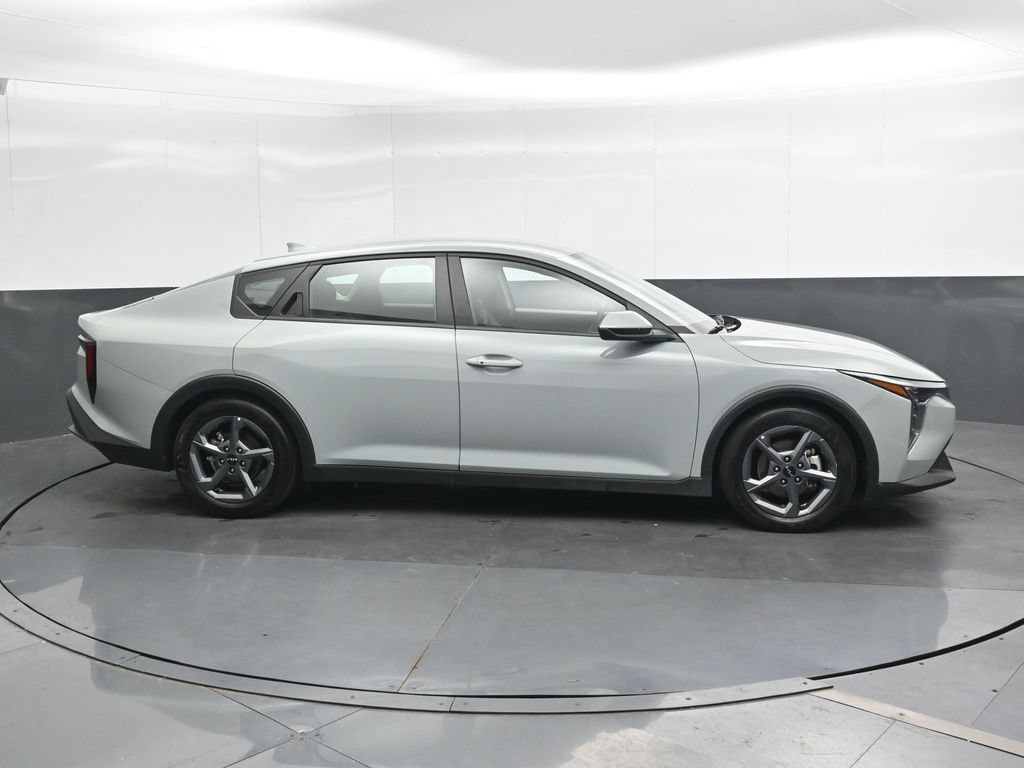 Used 2025 Kia K4 FWD image 3