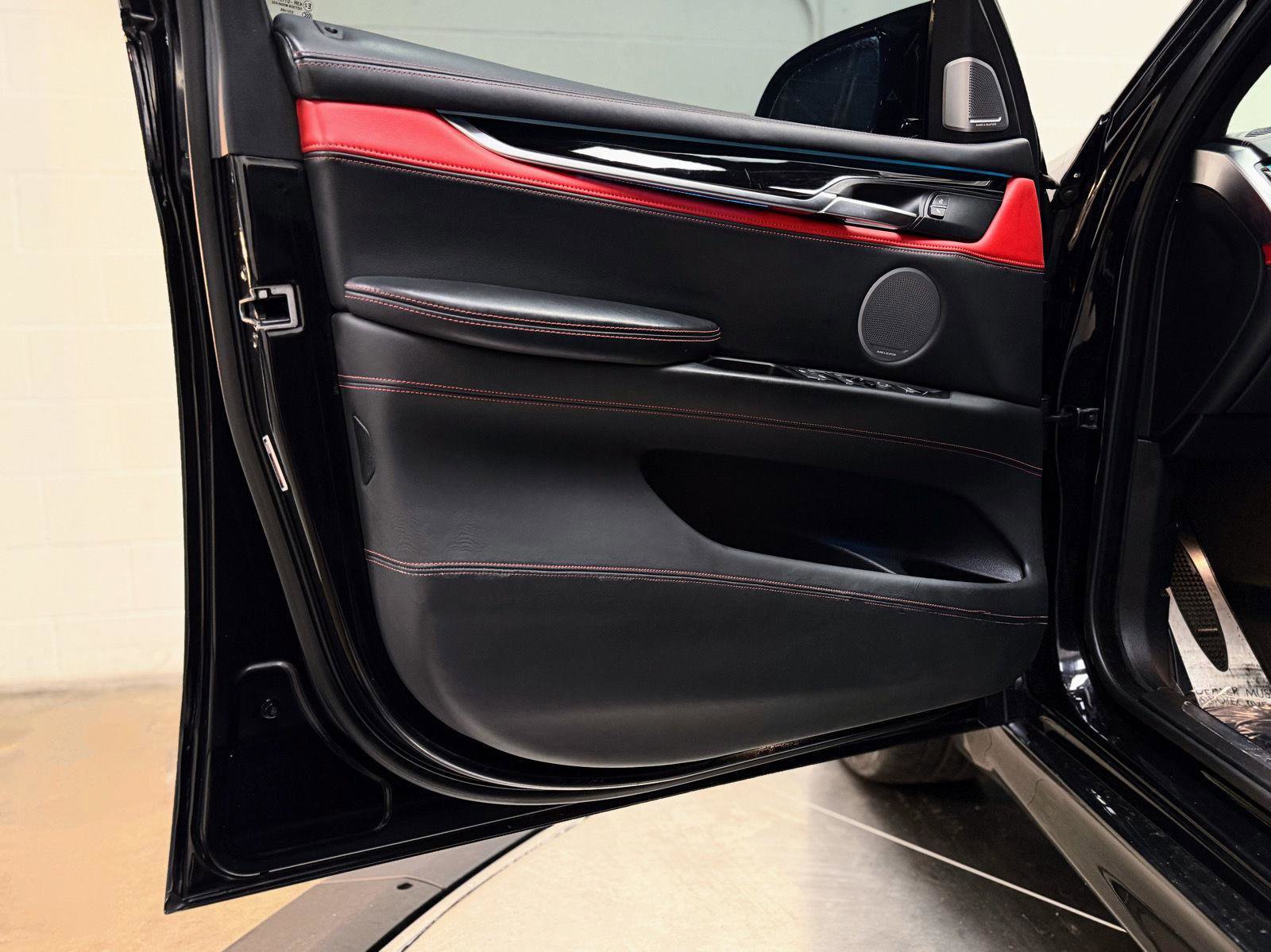 Used 2018 BMW X5 M image 12