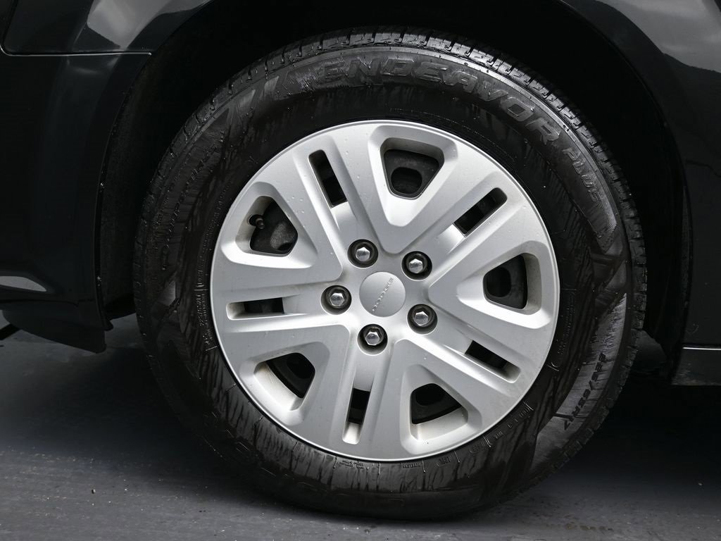 Used 2018 Dodge Grand Caravan SE w/ UConnect Hands-Free Group image 9