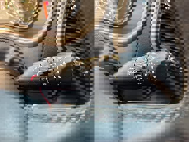 Used 2017 Jeep Cherokee Latitude w/ Comfort/Convenience Group image 16