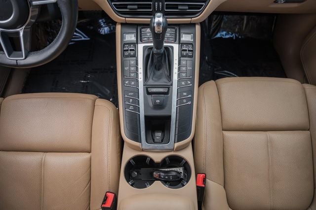 Used 2021 Porsche Macan AWD/4WD image 30