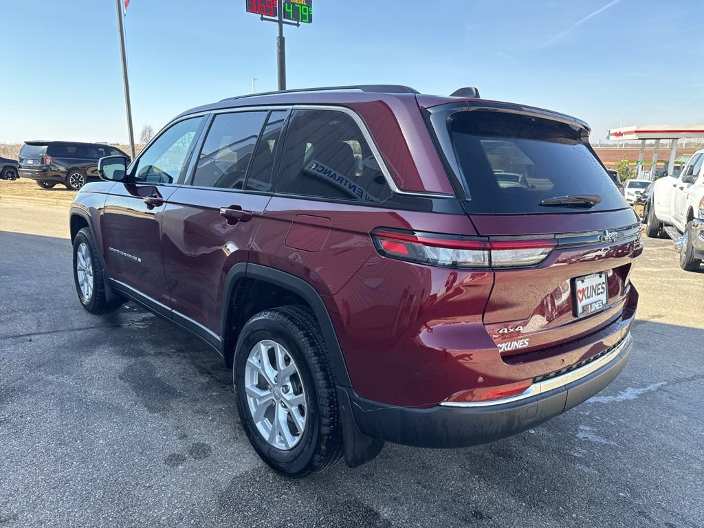 Used 2024 Jeep Grand Cherokee Limited AWD/4WD image 8