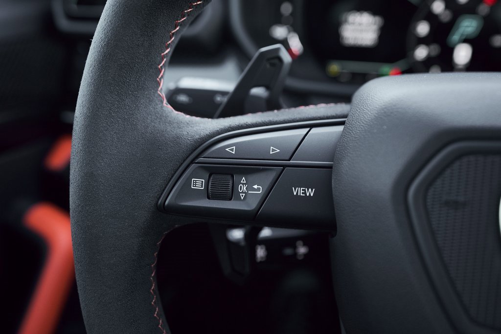 Used 2025 Lamborghini Urus SE image 56