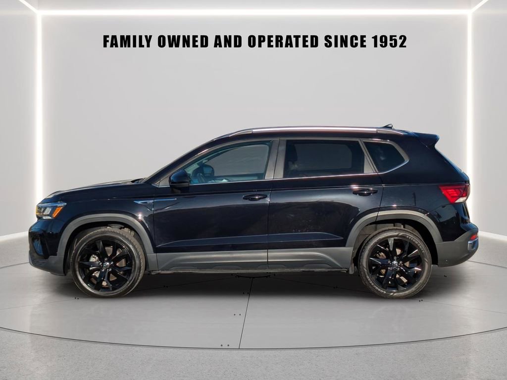 Certified 2023 Volkswagen Taos SE w/ Black Wheel Package FWD image 3
