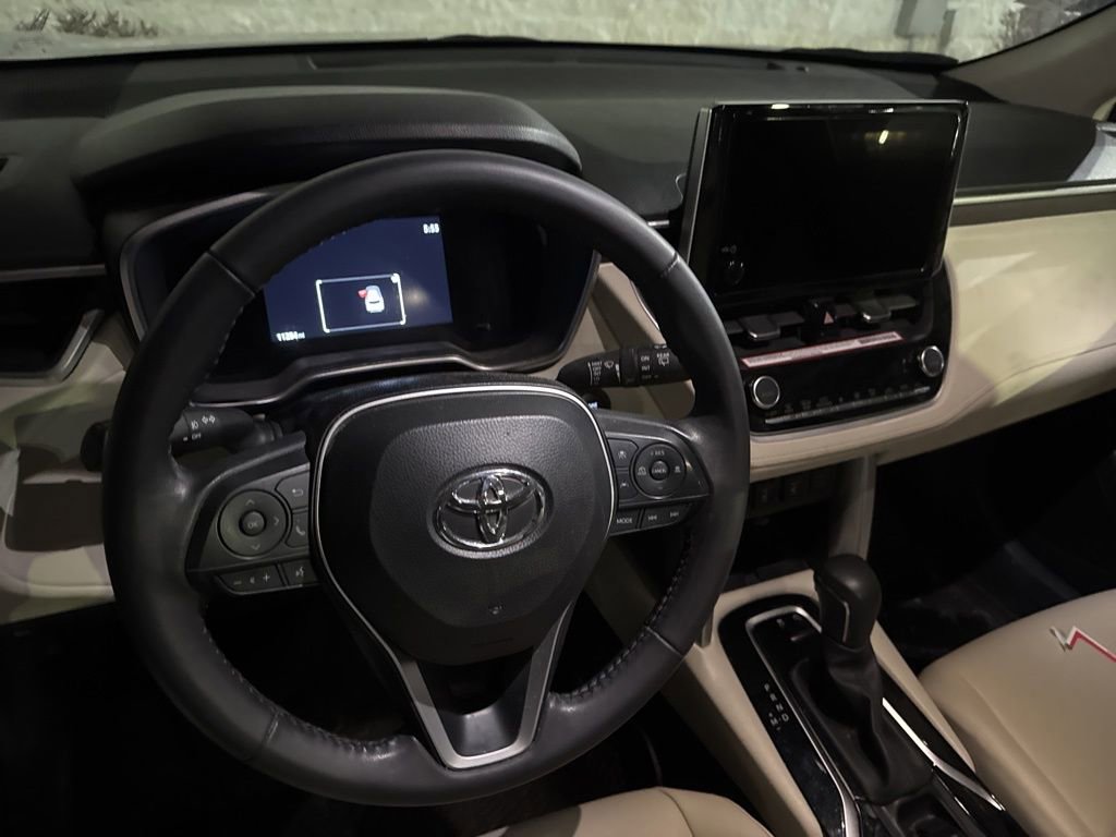 Used 2024 Toyota Corolla Cross XLE image 17