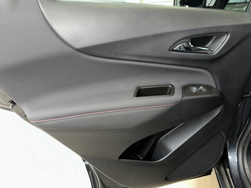 Certified 2022 Chevrolet Equinox RS w/ LPO, Floor Liner Package image 18