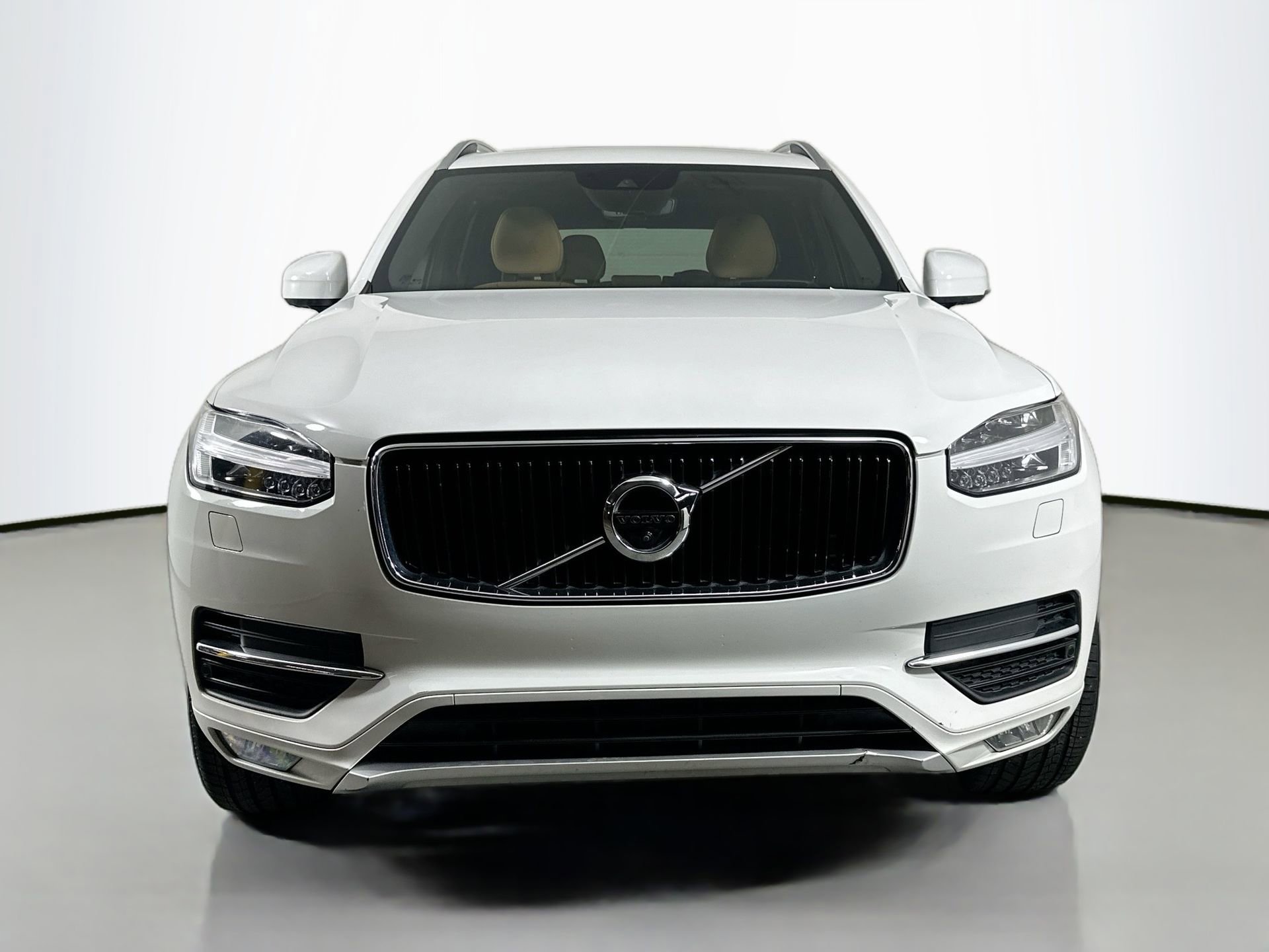 Used 2018 Volvo XC90 T6 Momentum w/ Convenience Package image 2