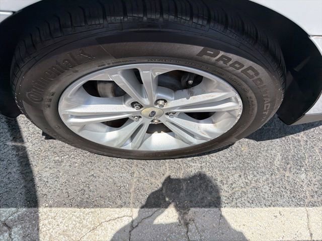 Used 2015 Ford Taurus SEL w/ Equipment Group 201A FWD image 9