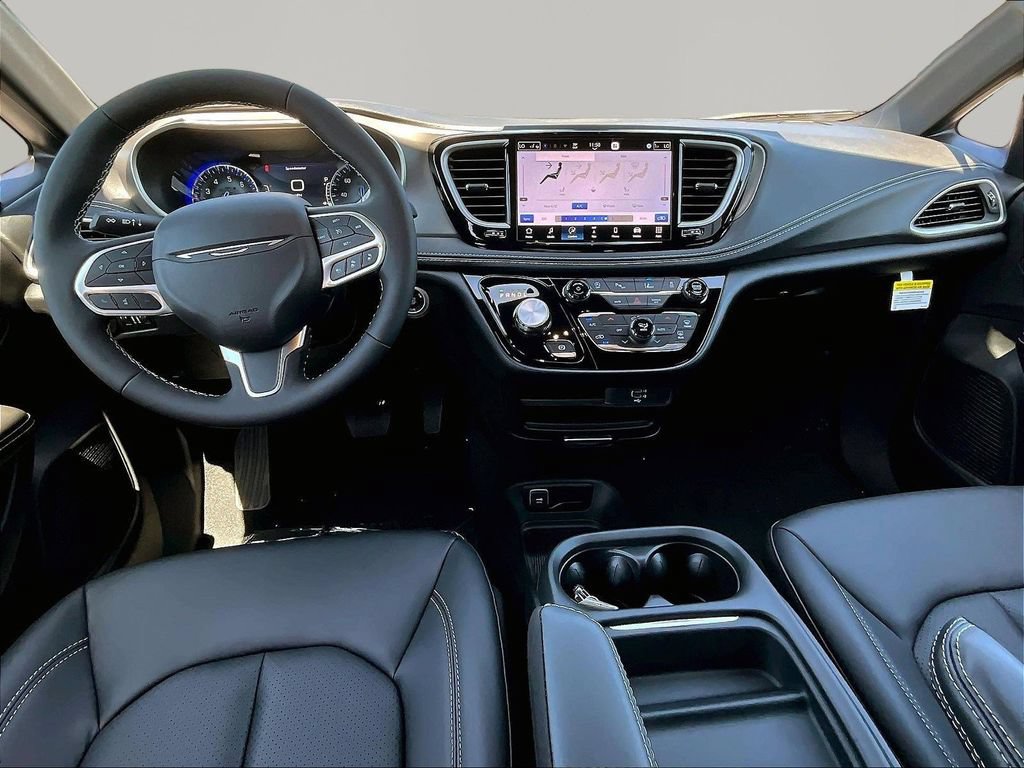 New 2027 Chrysler Pacifica Select w/ Family Tech Group AWD/4WD image 10