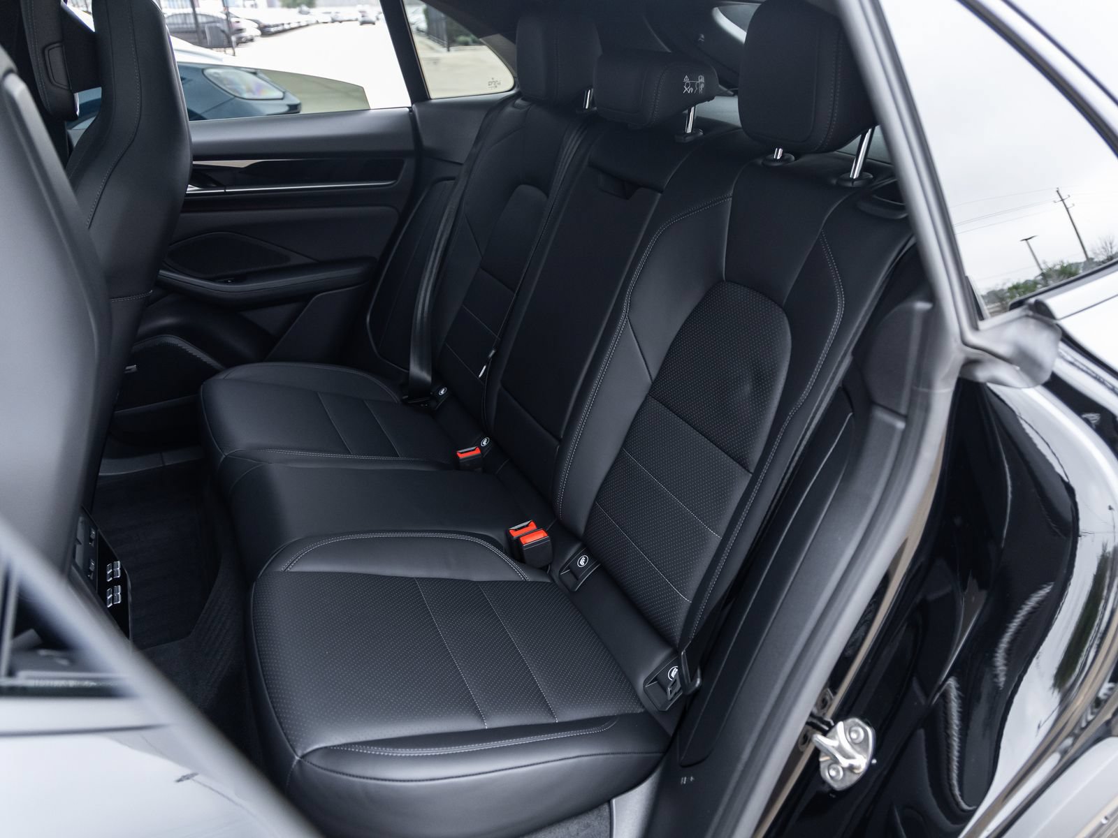 Certified 2025 Porsche Macan Electric RWD image 34