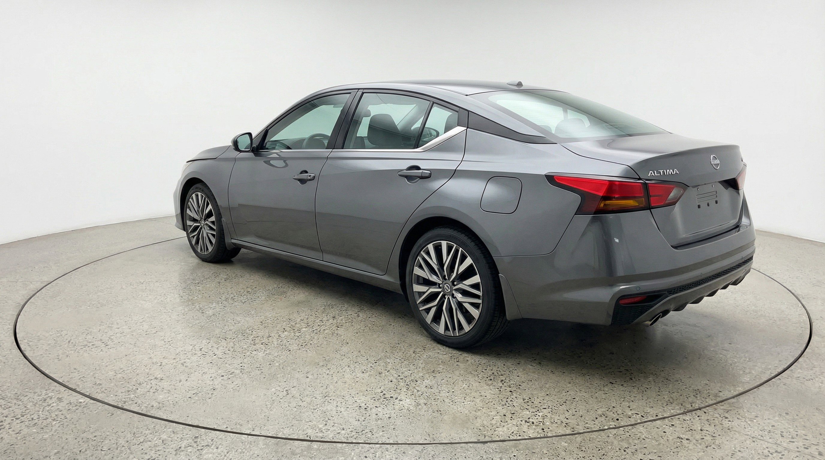 Used 2025 Nissan Altima 2.5 SV image 6