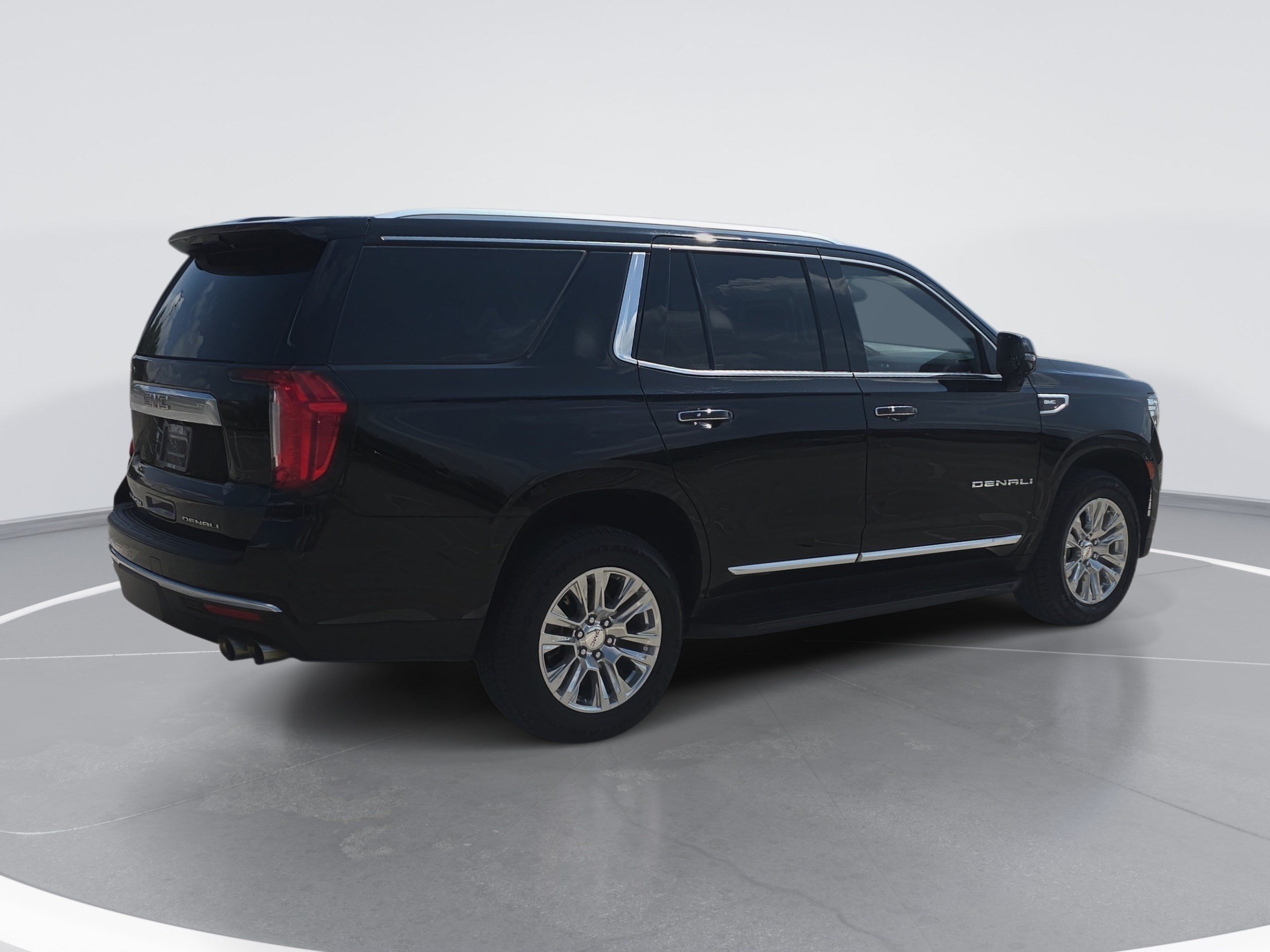 Used 2024 GMC Yukon Denali AWD/4WD image 3