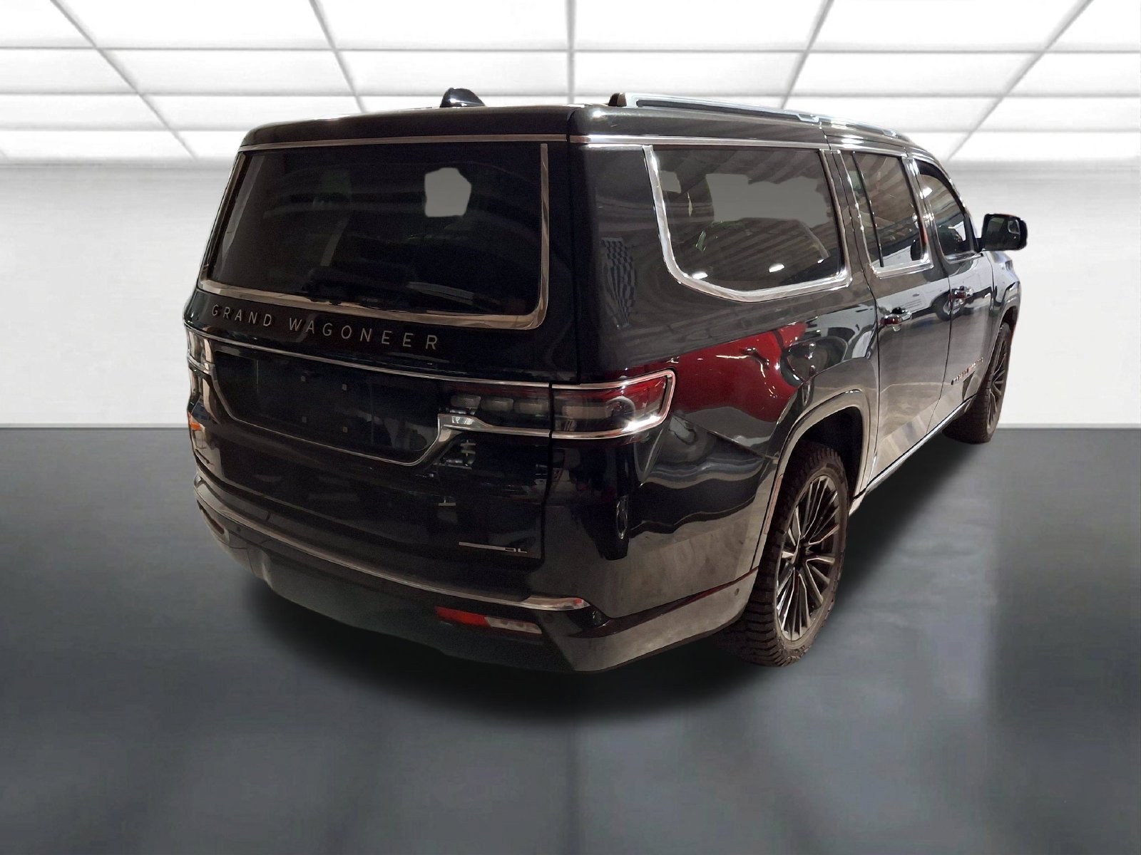 Used 2023 Jeep Grand Wagoneer L Series III w/ Rear Seat Video Group 1 AWD/4WD image 2