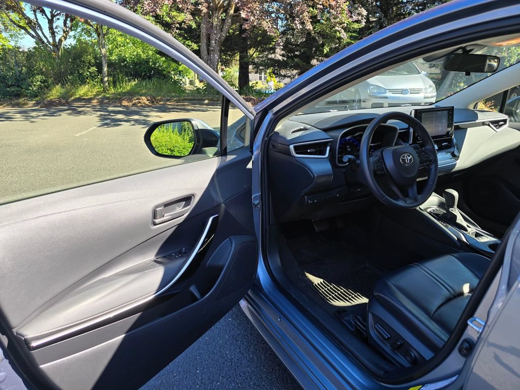 Used 2022 Toyota Corolla LE w/ Premium Interior Package FWD image 7