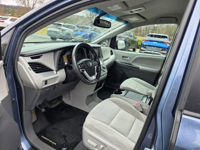 Used 2017 Toyota Sienna LE image 14