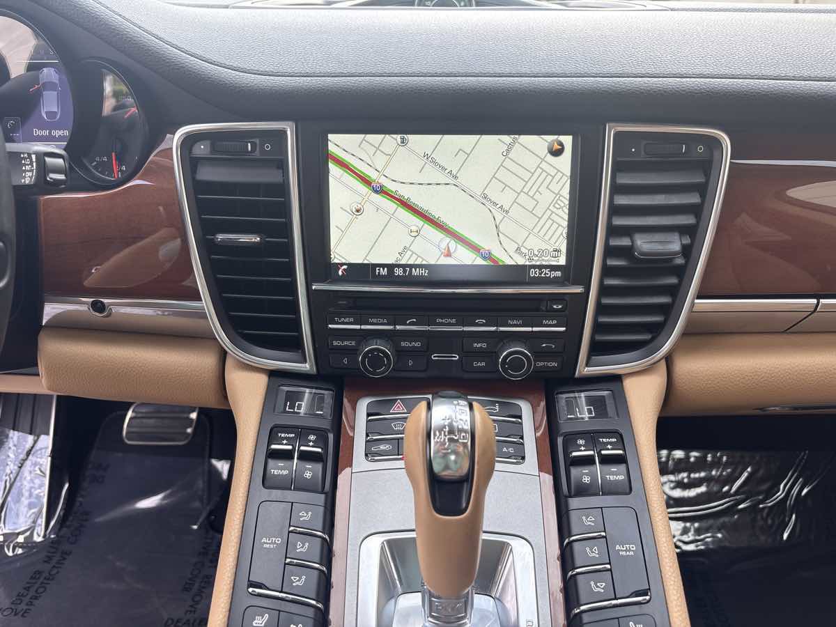 Used 2016 Porsche Panamera 4 Edition image 26