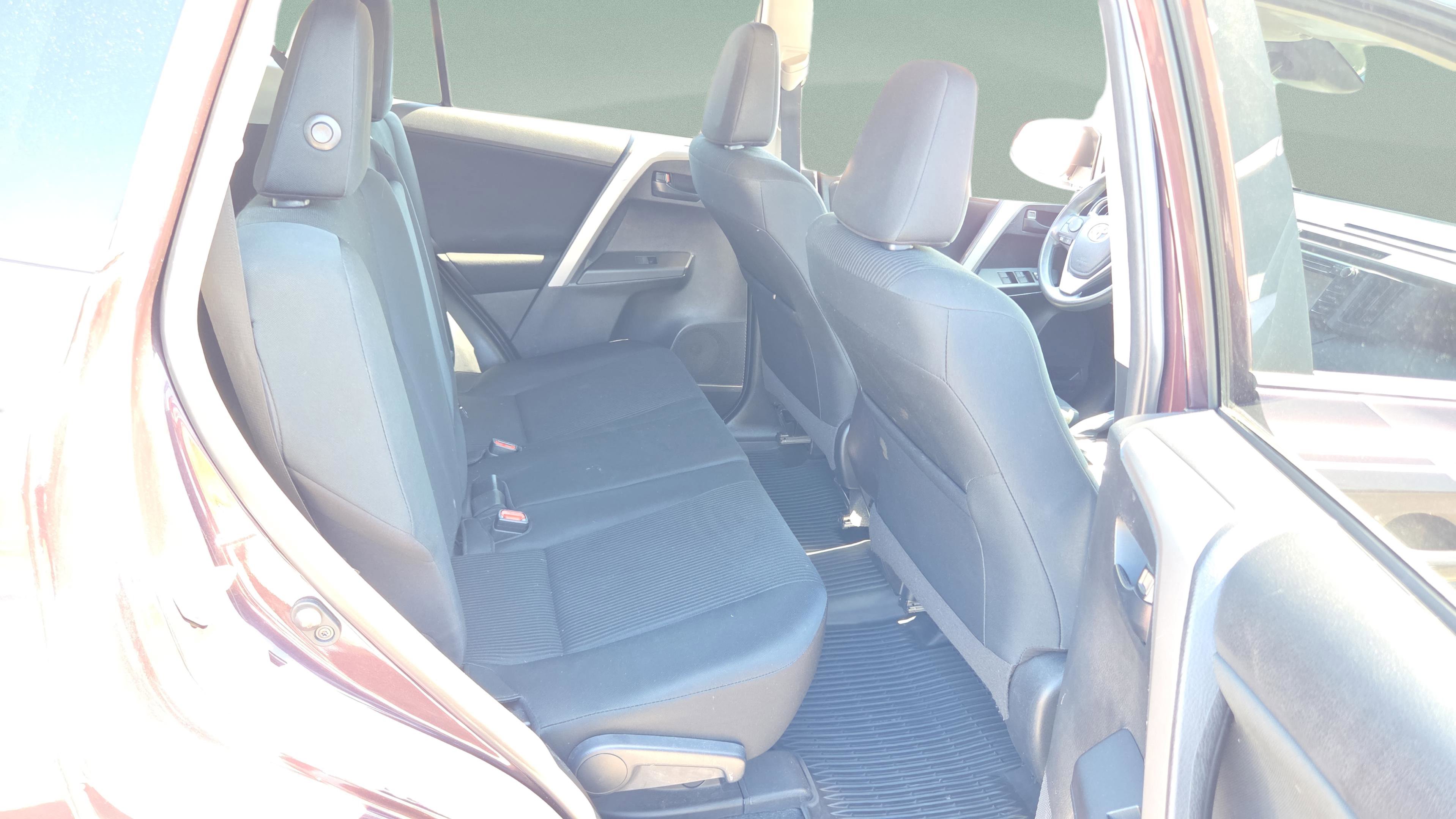 Used 2017 Toyota RAV4 LE image 14