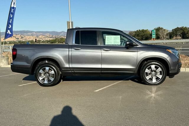 Used 2017 Honda Ridgeline RTL-T image 3