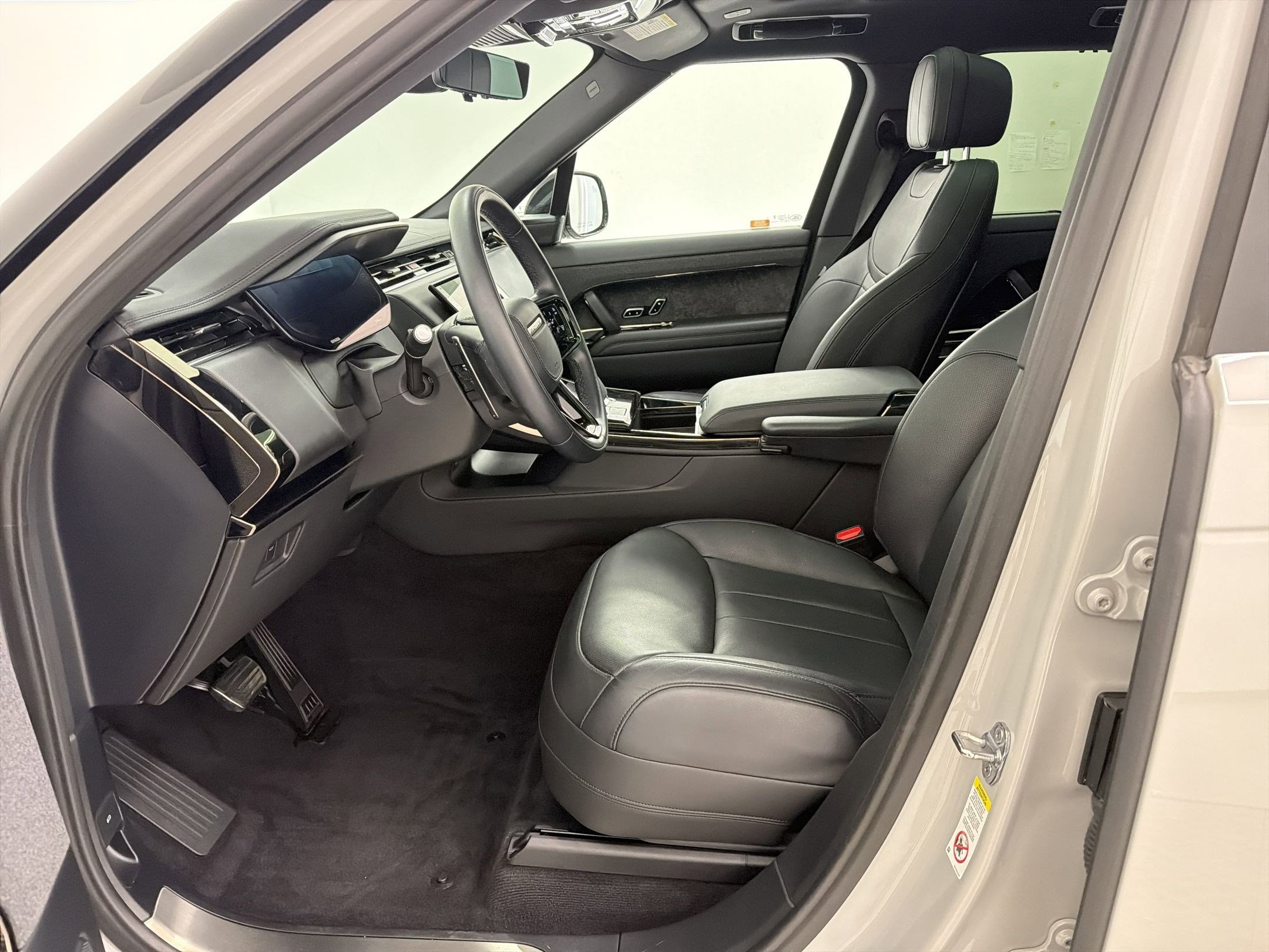 Used 2024 Land Rover Range Rover Sport Dynamic SE image 5