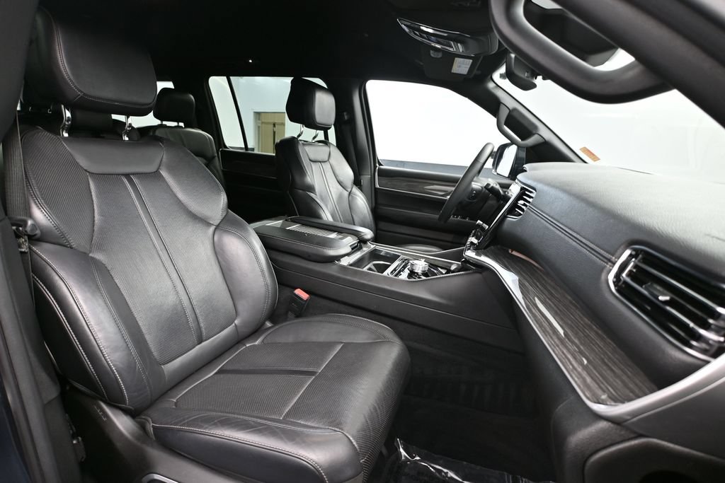 Used 2022 Jeep Wagoneer Series III AWD/4WD image 50