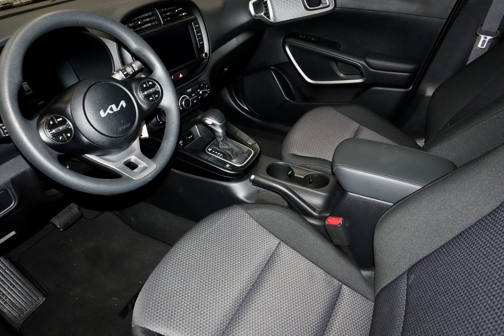 Used 2025 Kia Soul LX image 22