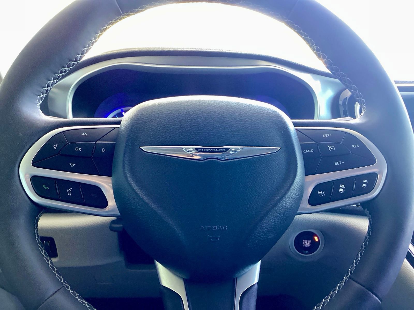 Used 2024 Chrysler Pacifica Select image 10