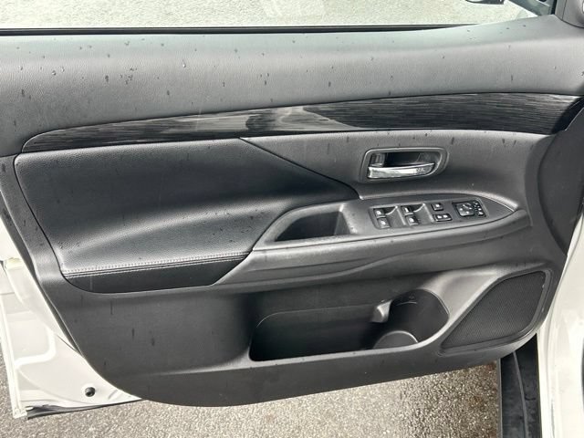 Used 2016 Mitsubishi Outlander GT AWD/4WD image 17