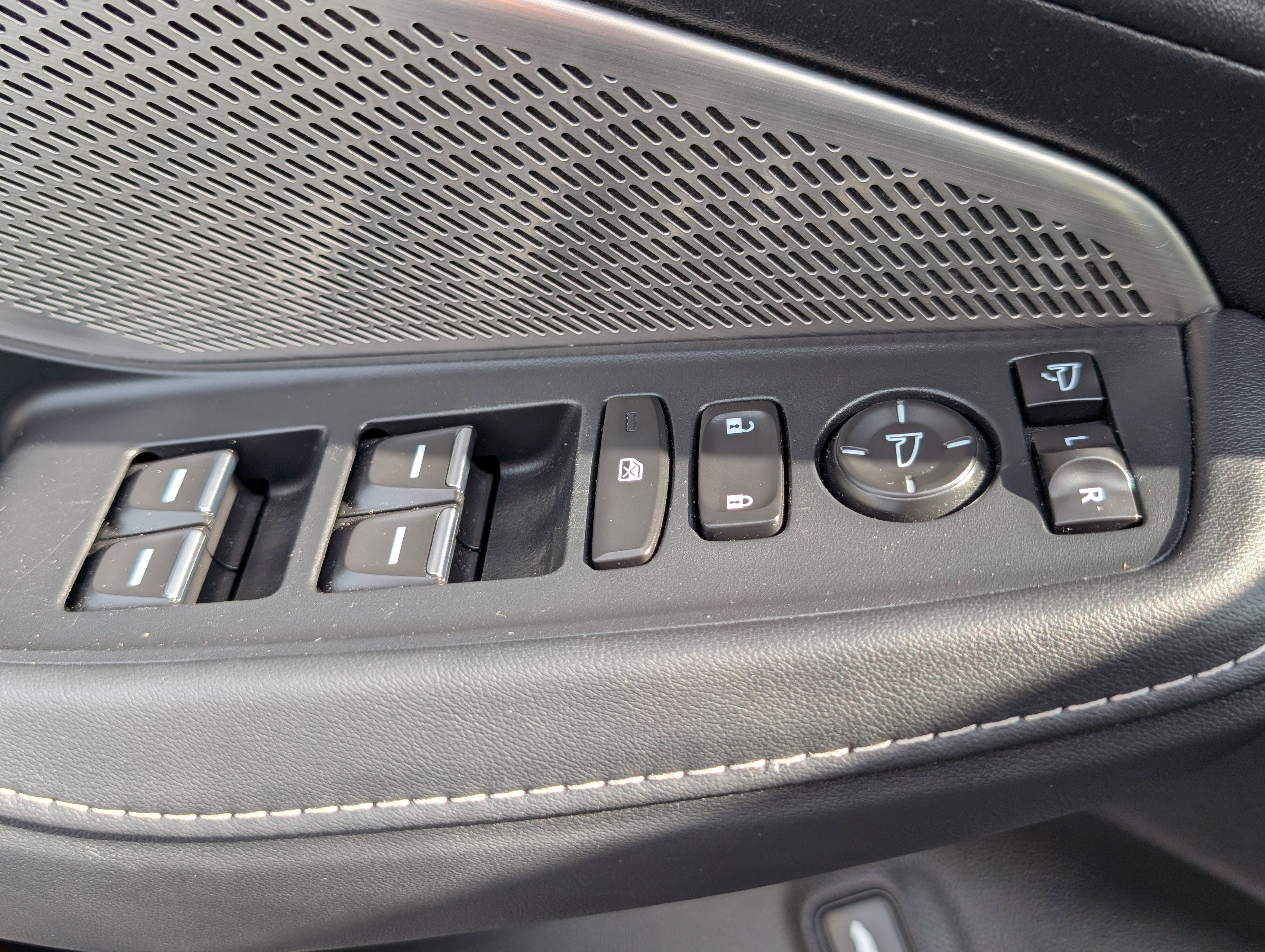 Used 2023 Acura MDX SH-AWD w/ Technology Package image 20