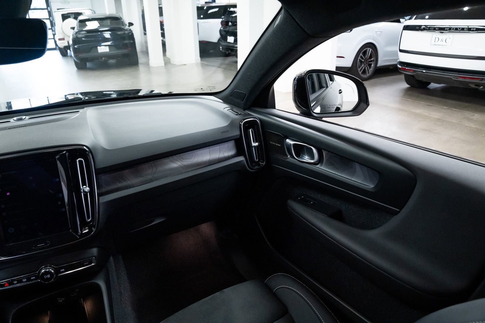 Used 2023 Volvo C40 P8 Recharge Ultimate image 11