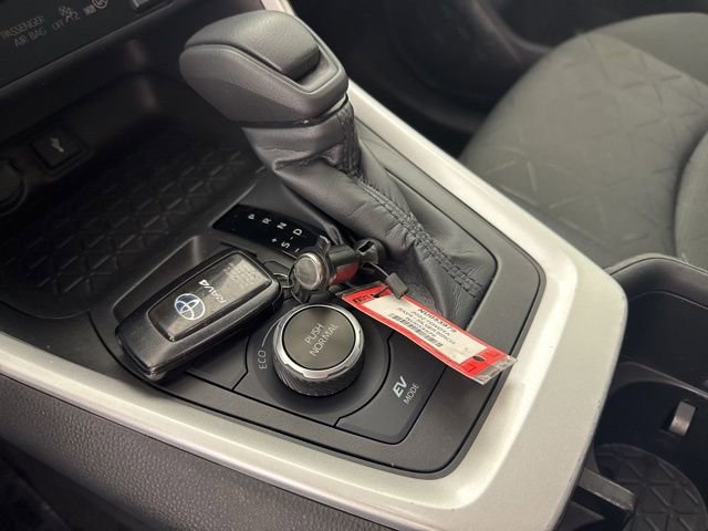 Used 2022 Toyota RAV4 XLE image 30