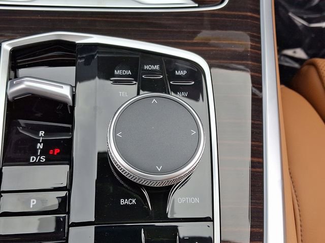 Certified 2025 BMW X5 xDrive50e w/ Premium Package image 25