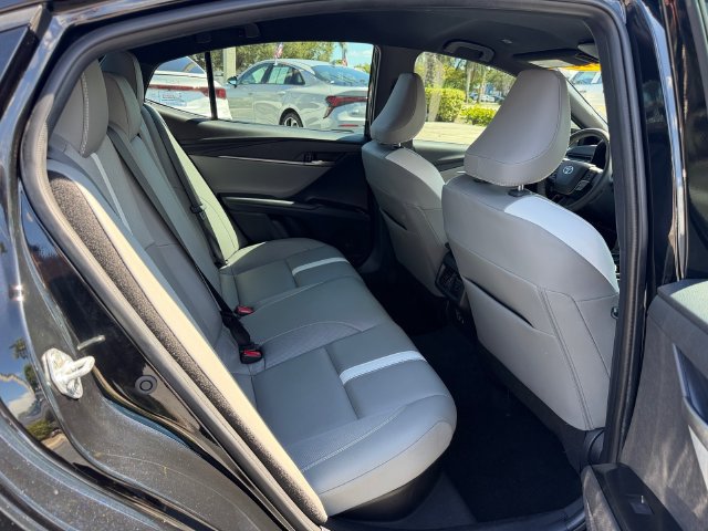 Used 2025 Toyota Camry SE FWD image 18