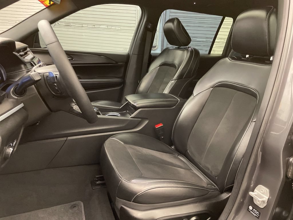 Certified 2025 Jeep Grand Cherokee L Altitude AWD/4WD image 10