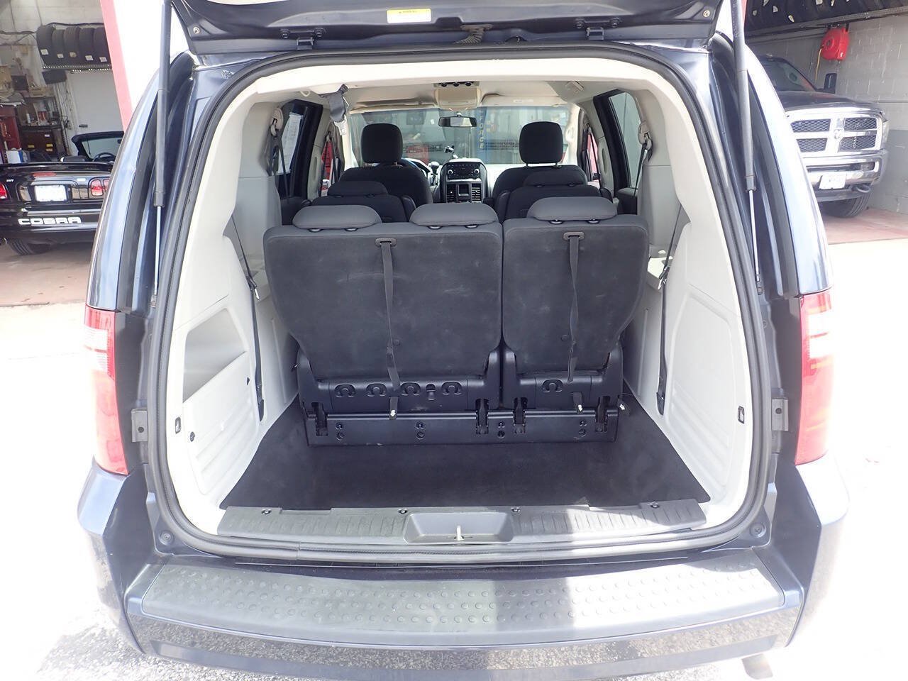Used 2008 Dodge Grand Caravan SE FWD image 24