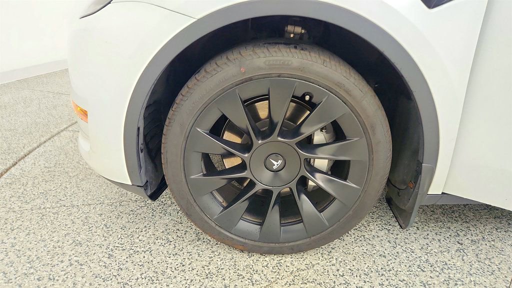 Used 2023 Tesla Model Y Long Range image 9
