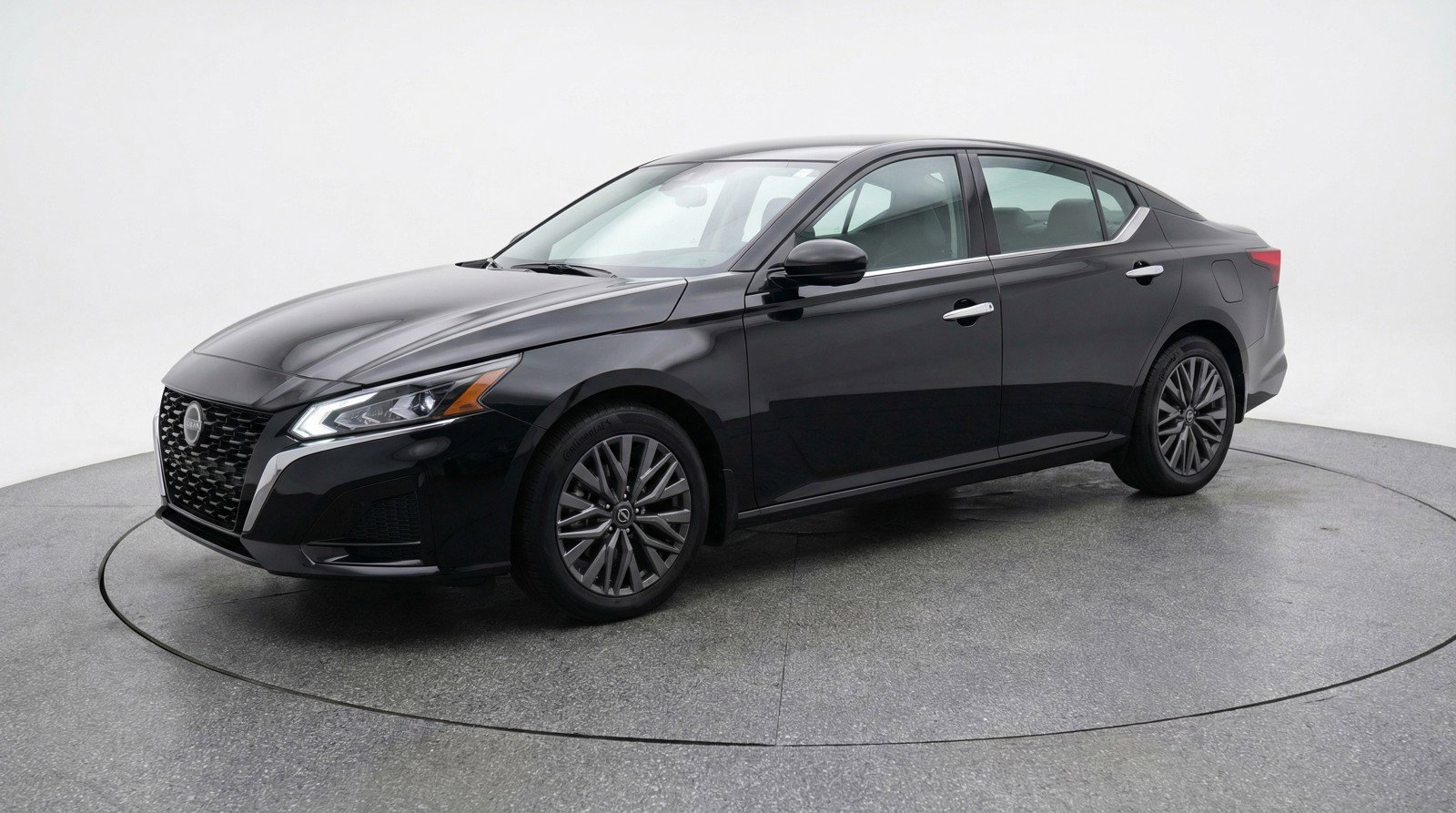 Used 2025 Nissan Altima 2.5 SV image 3