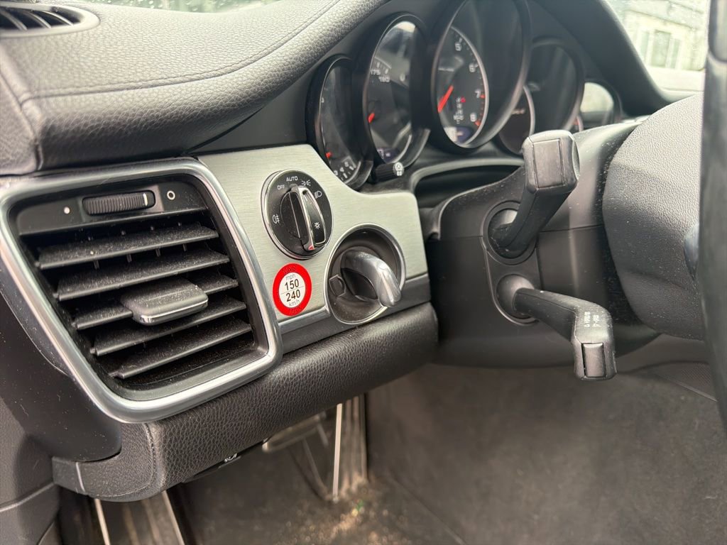 Used 2015 Porsche Panamera 4 AWD/4WD image 34