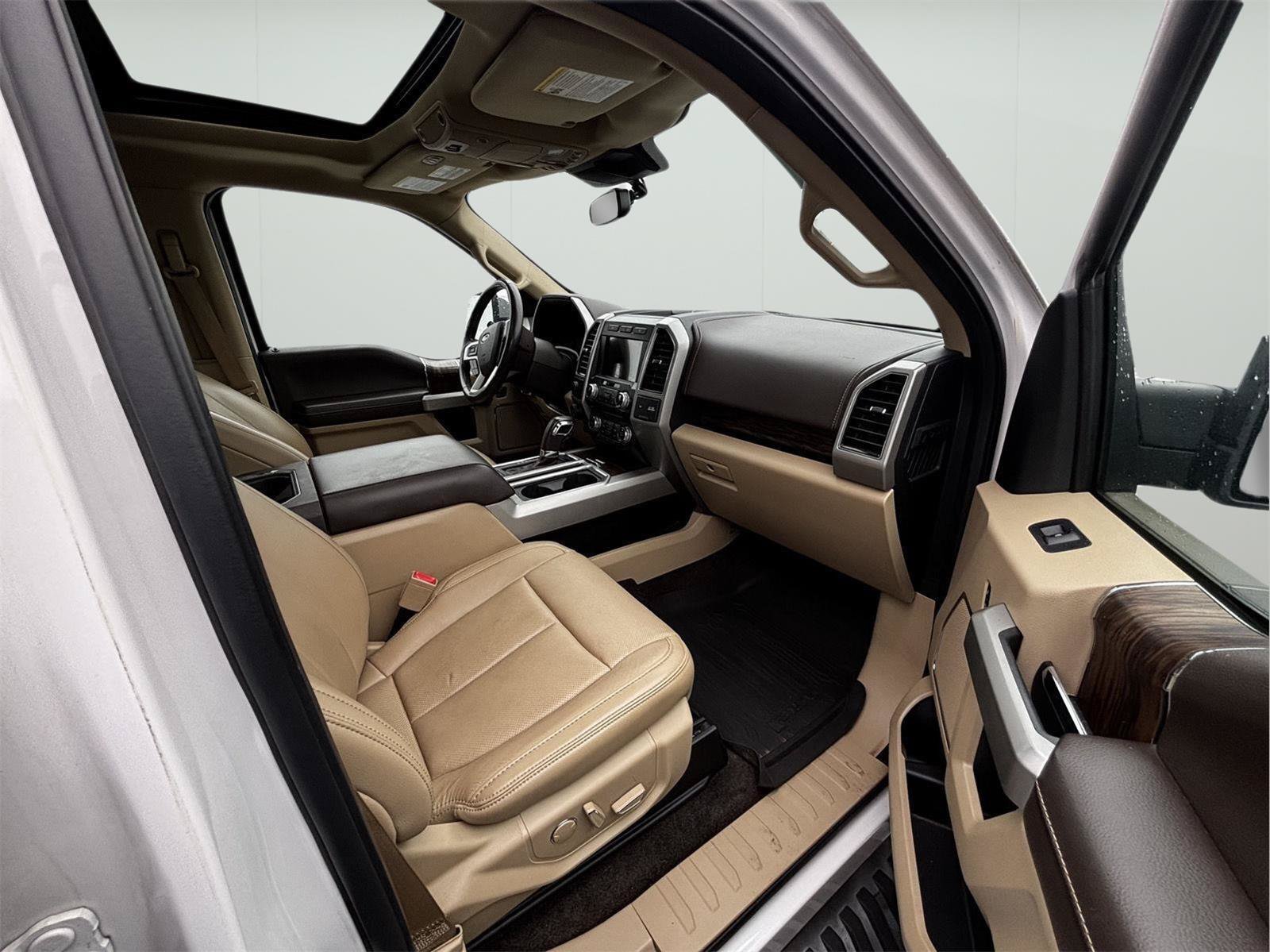 Used 2018 Ford F150 Lariat w/ Equipment Group 502A Luxury AWD/4WD image 18
