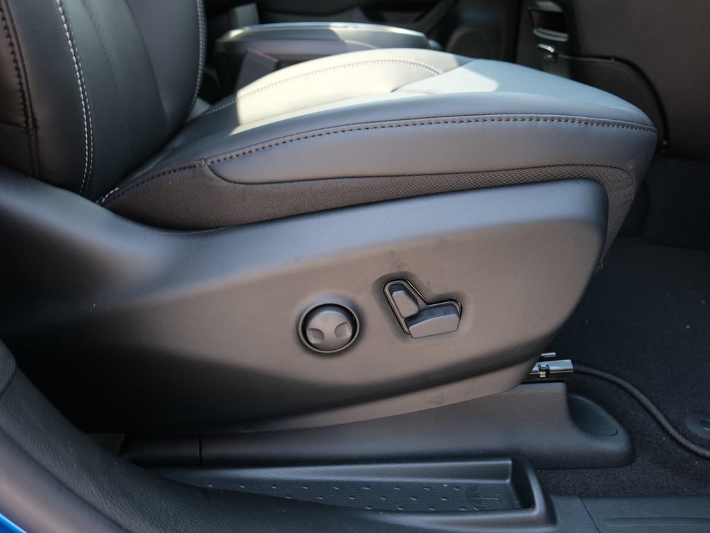 New 2027 Chrysler Pacifica Select w/ Family Tech Group FWD image 33