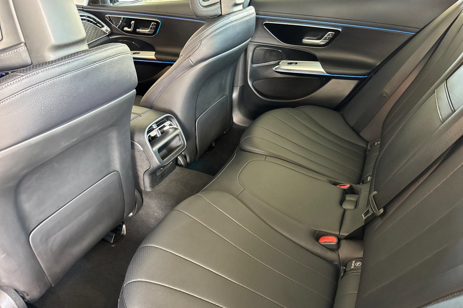 Used 2025 Mercedes-Benz E 350 4MATIC Sedan image 15