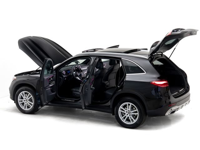 Used 2025 Mercedes-Benz GLC 300 4MATIC image 27