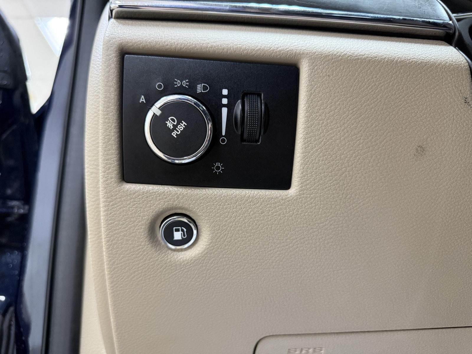 Used 2014 Jeep Grand Cherokee Overland w/ Advanced Technology Group AWD/4WD image 11