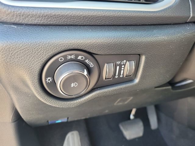 New 2026 Chrysler Pacifica Select FWD image 19