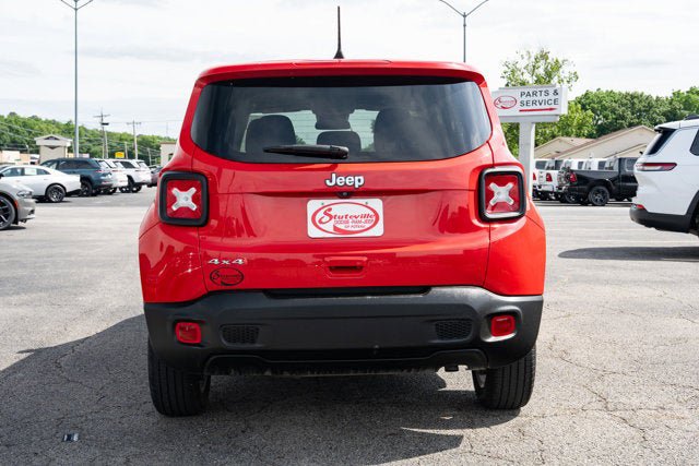 Used 2023 Jeep Renegade Latitude AWD/4WD image 4