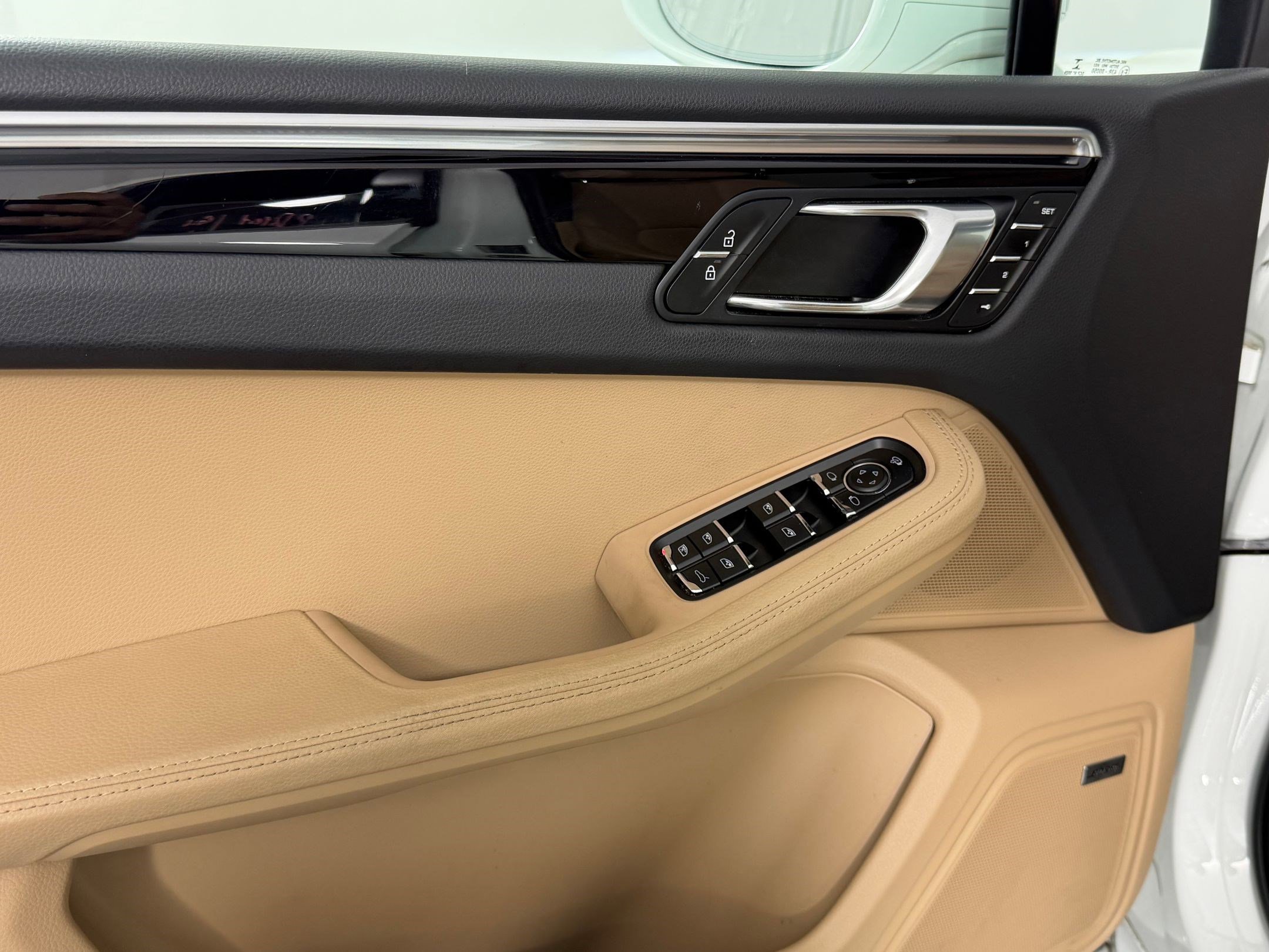 Certified 2023 Porsche Macan image 15