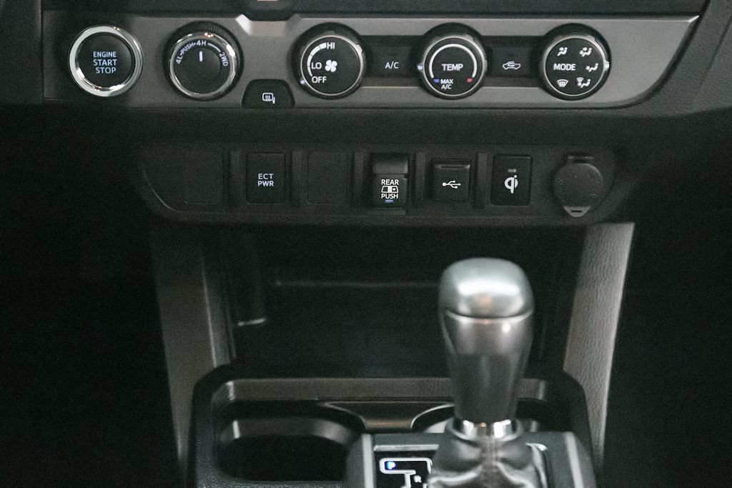 Used 2020 Toyota Tacoma TRD Sport AWD/4WD image 33