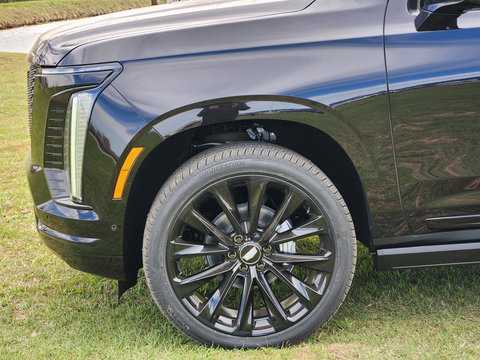 New 2026 Cadillac Escalade ESV Platinum Sport w/ LPO, ONYX Package AWD/4WD image 5