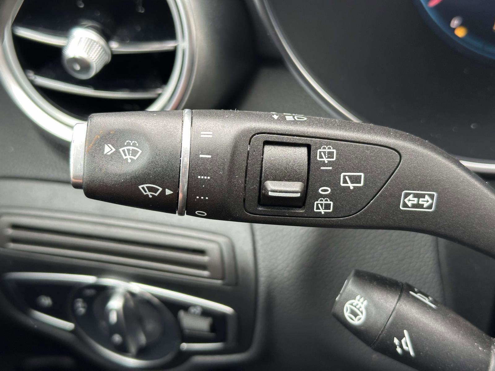 Used 2021 Mercedes-Benz GLC 300 4MATIC image 35